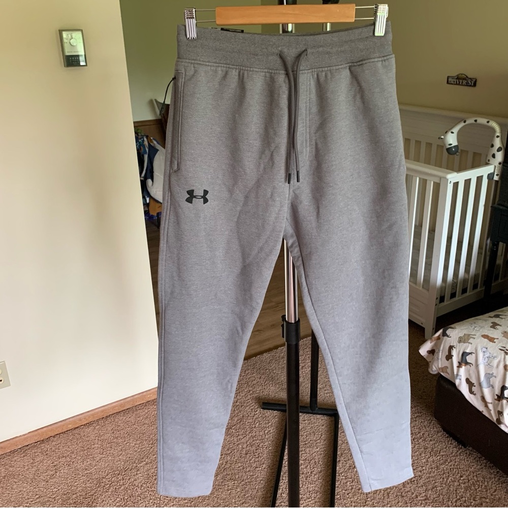 Under Armour Fitted Tapered Gray Sweatpants Pants NWT Men’s Medium